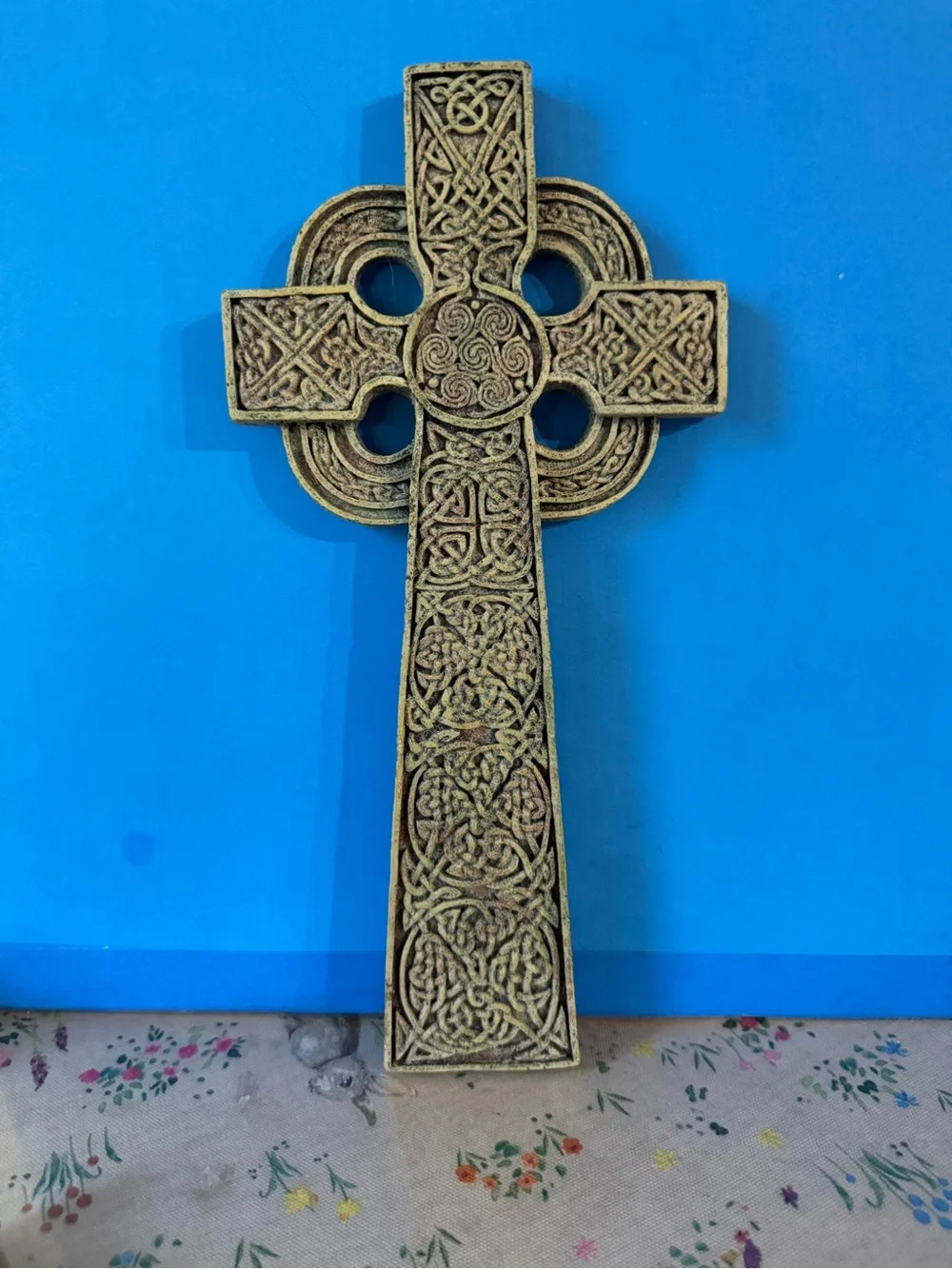 Rustic Muthill Celtic Cross plaque- Decorative Brown Home Wall Decor